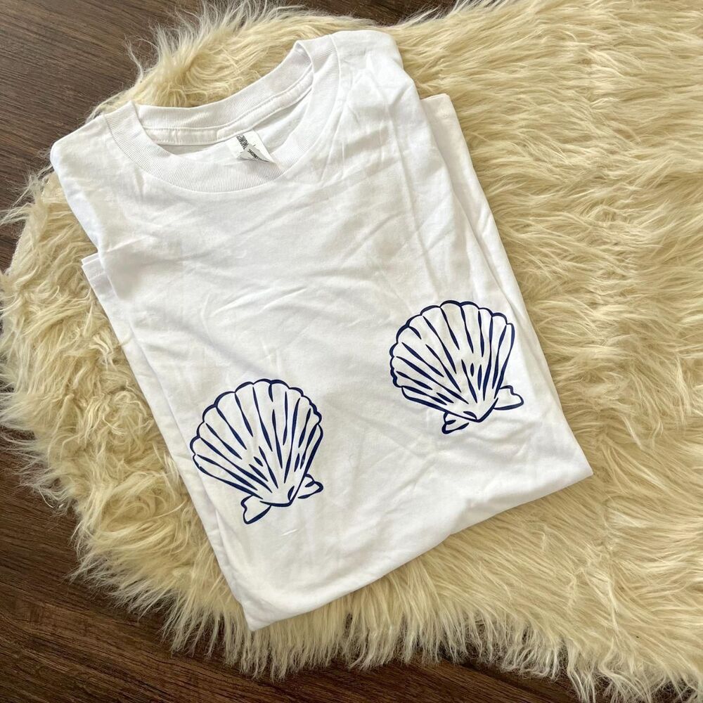 NWOT White Blue Seashell Clam 3 Monkeys Graphic T-shirt Size M